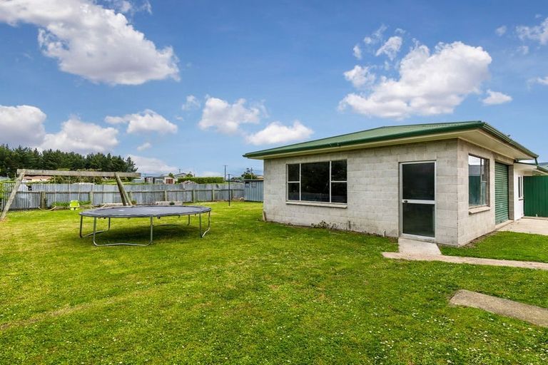 Photo of property in 81 Timaru Road, Waimate, 7924