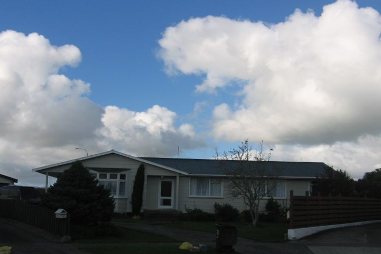 Photo of property in 17 Egmont Place, Westbrook, Palmerston North, 4412