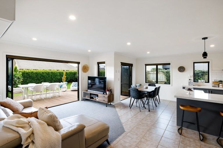 Photo of property in 8 Shalimar Place, Huntington, Hamilton, 3210