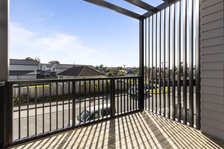 Photo of property in 11 Rita Meredith Road, Wai O Taiki Bay, Auckland, 1072