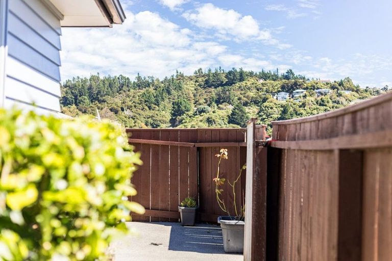 Photo of property in 19 Speldhurst Grove, Stokes Valley, Lower Hutt, 5019