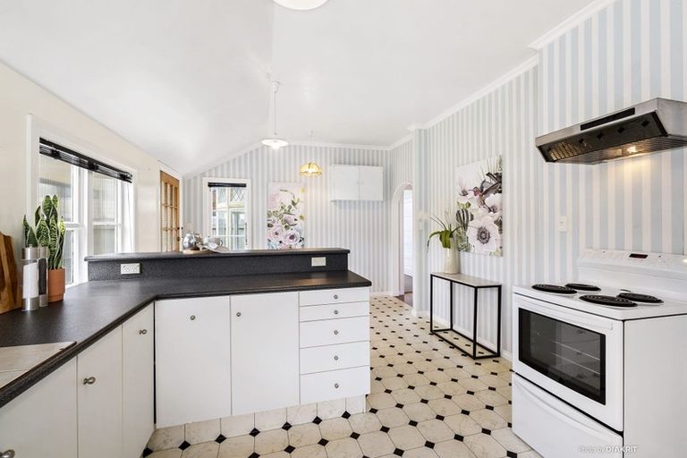 Photo of property in 34 Mandalay Terrace, Khandallah, Wellington, 6035