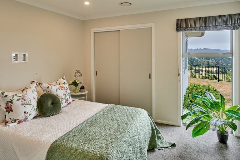 Photo of property in 2 Hauroko Glen, Aotea, Porirua, 5024