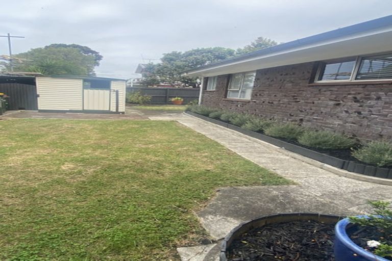 Photo of property in 2/43 Vivian Wilson Drive, Eastern Beach, Auckland, 2012