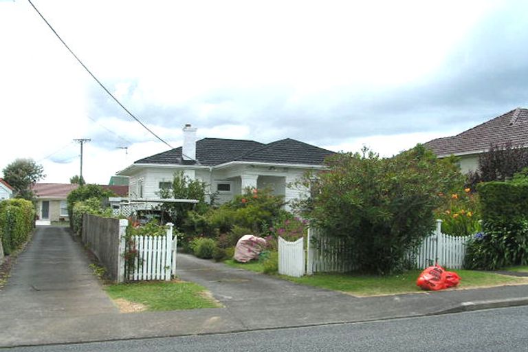 Photo of property in 2/23a Eversleigh Road, Belmont, Auckland, 0622