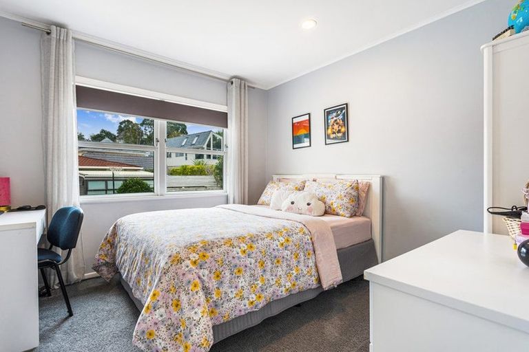 Photo of property in 1/37 Weldene Avenue, Glenfield, Auckland, 0629