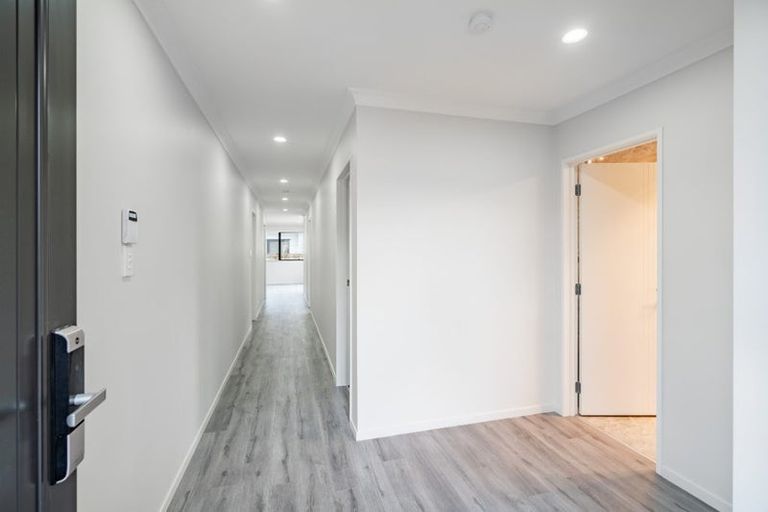 Photo of property in 10 Koroheke Road, Takanini, 2110