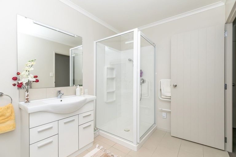 Photo of property in 2 Ruske Place, Grandview Heights, Hamilton, 3200