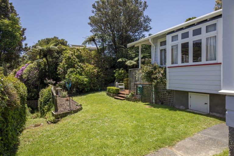 Photo of property in 166 Wadestown Road, Wadestown, Wellington, 6012