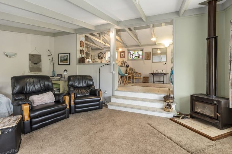 Photo of property in 19 Sandy Bay Road, Black Rock, Picton, 7282