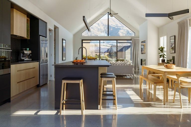 Photo of property in 11 Deans Drive, Wanaka, 9305