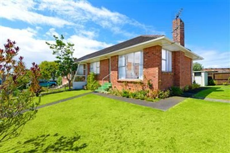 Photo of property in 2/2 Wayne Drive, Mangere, Auckland, 2022