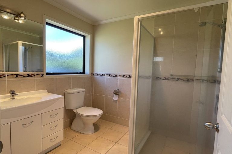 Photo of property in 8 George Deane Place, Greenhithe, Auckland, 0632