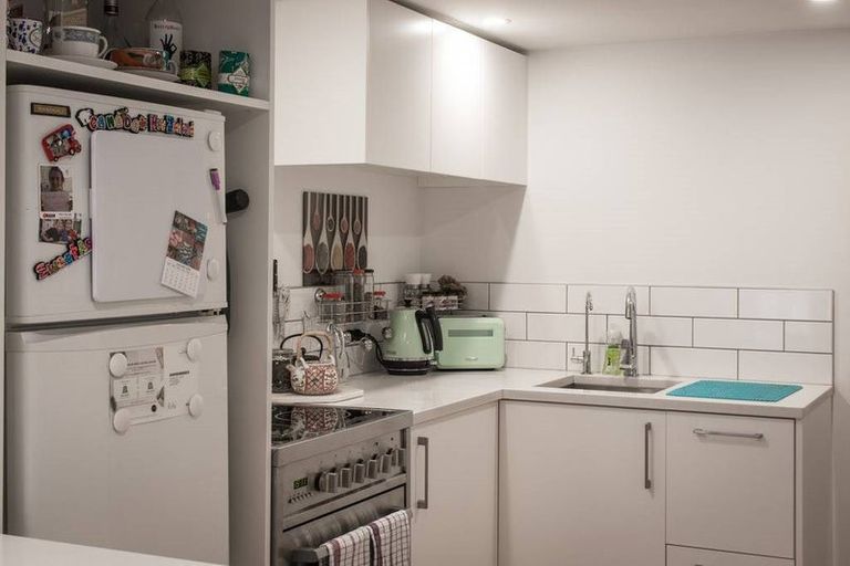 Photo of property in 2/61 Forrest Hill Road, Milford, Auckland, 0620