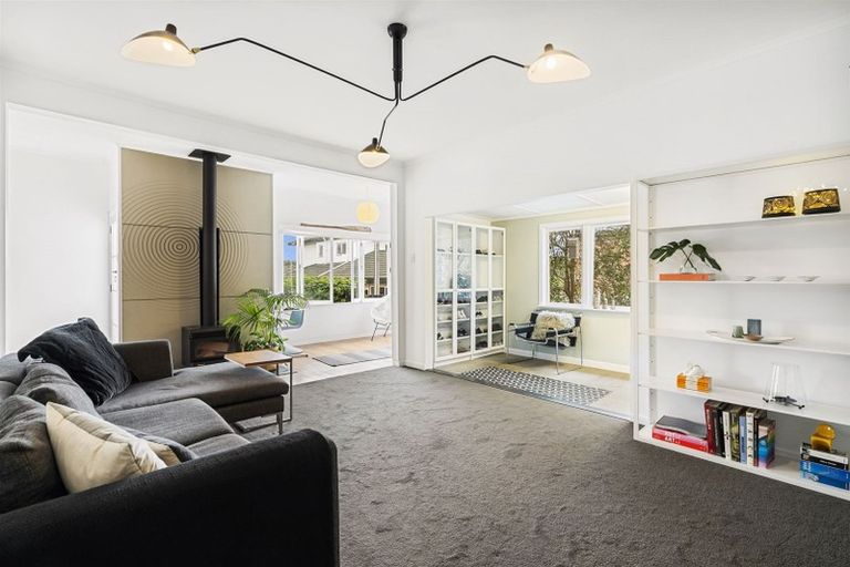 Photo of property in 1/115 Shakespeare Road, Milford, Auckland, 0620