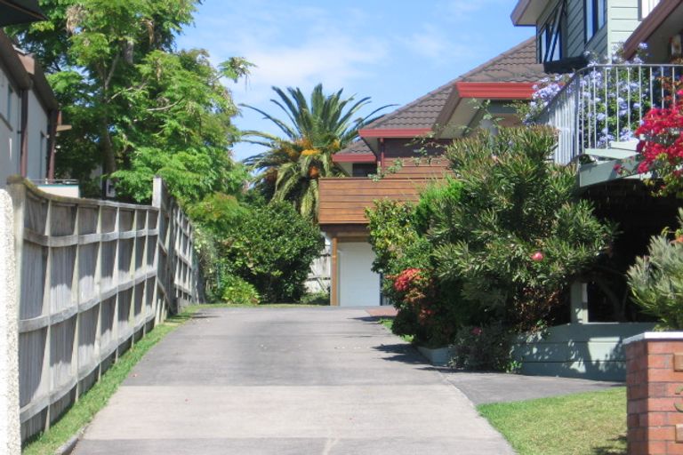 Photo of property in 2/35 Braemar Road, Rothesay Bay, Auckland, 0630