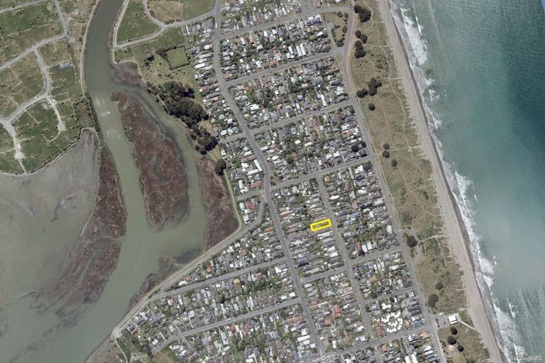 Photo of property in 28 Pine Avenue, New Brighton, Christchurch, 8061