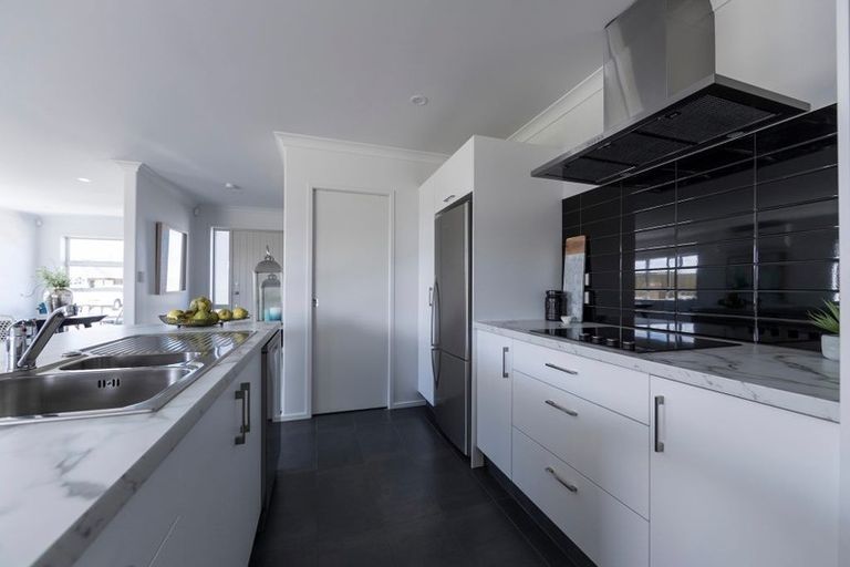 Photo of property in 16 Tawhiti Road, Pukekohe, 2120