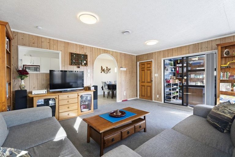 Photo of property in 10 Randal Place, Bayview, Auckland, 0629