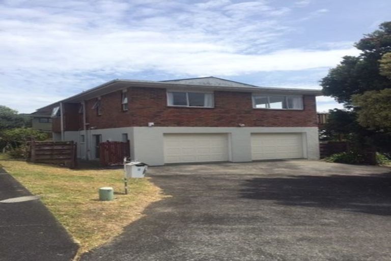 Photo of property in 2 Kingussie Place, Highland Park, Auckland, 2010