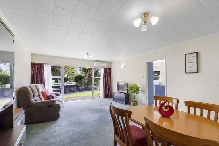 Photo of property in 1/12 Ambury Place, Merrilands, New Plymouth, 4312