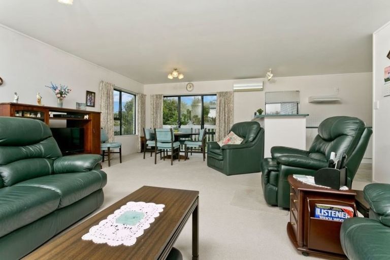 Photo of property in 14 Bluebird Crescent, Unsworth Heights, Auckland, 0632