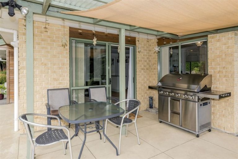 Photo of property in 98 Taylors Road, Otaki, 5583