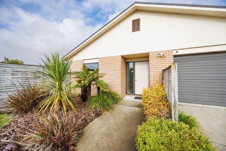 Photo of property in 23 Woodgate Court, Fitzherbert, Palmerston North, 4410