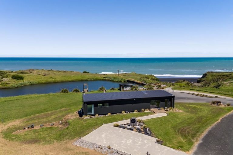 Photo of property in 21 Rosemount Road, Waverley, 4591