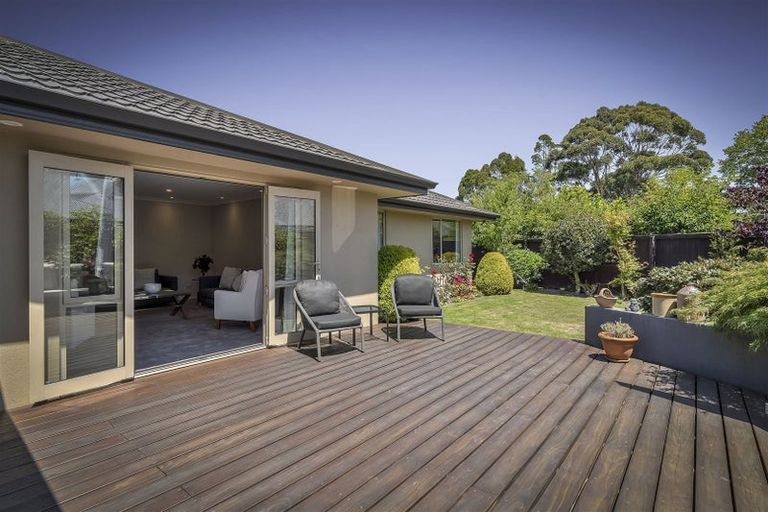 Photo of property in 8 Dunvegan Place, Harewood, Christchurch, 8051