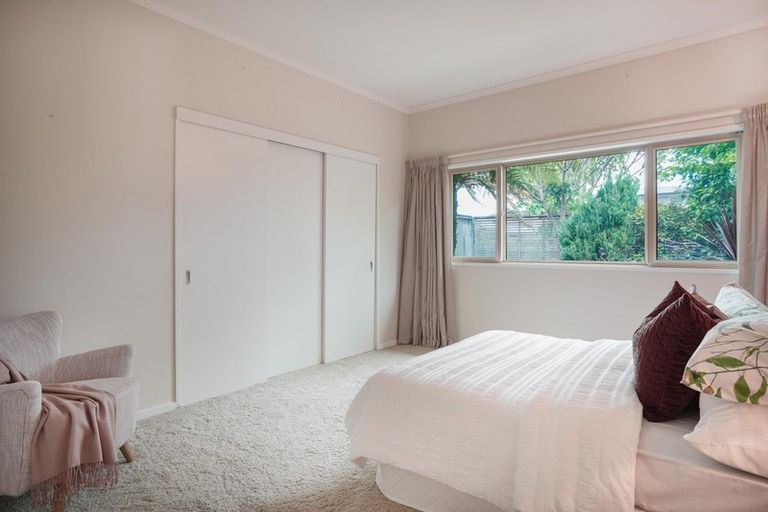 Photo of property in 18 Cloake Way, Palmerston North, 4414