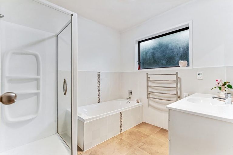 Photo of property in 8 Petrel Place, Massey, Auckland, 0614