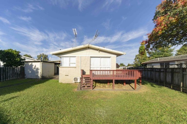 Photo of property in 21 Oakfield Crescent, Pukete, Hamilton, 3200