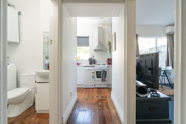 Photo of property in 8 Shannon Street, Mount Victoria, Wellington, 6011