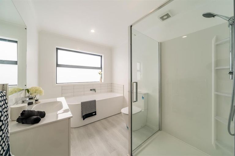 Photo of property in 8 Whitten Way, Wallaceville, Upper Hutt, 5018