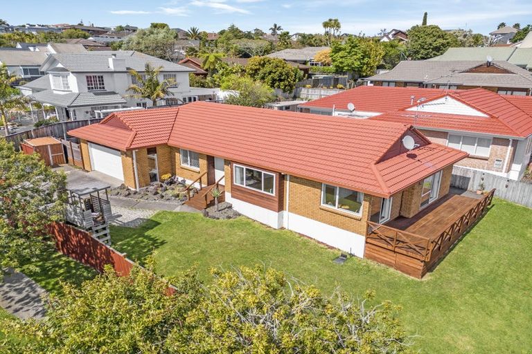 Photo of property in 2/2 Perendale Close, Somerville, Auckland, 2014