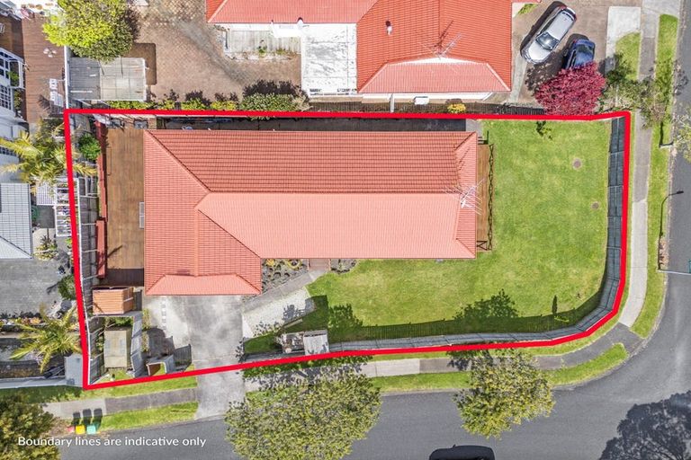 Photo of property in 1/2 Perendale Close, Somerville, Auckland, 2014