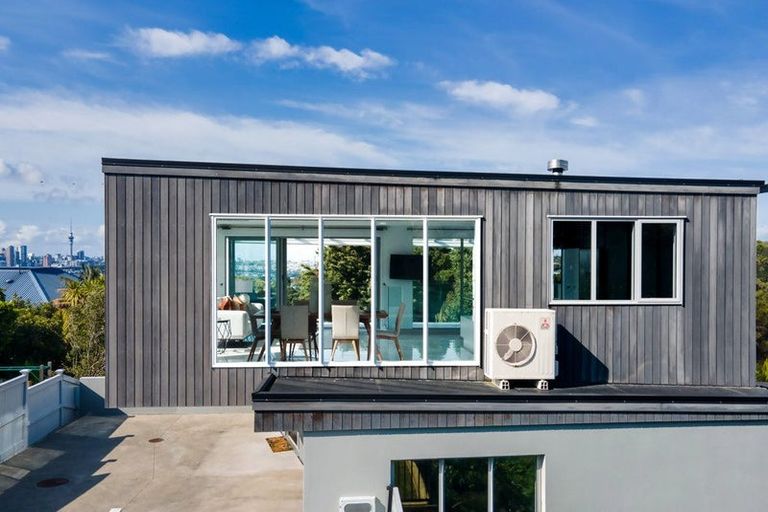 Photo of property in 35a Seaview Avenue, Northcote, Auckland, 0627