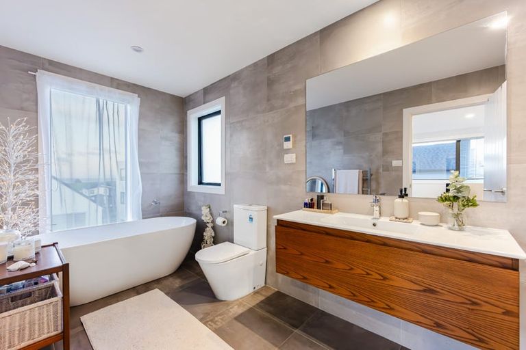 Photo of property in 5 Pennant Street, Long Bay, Auckland, 0630