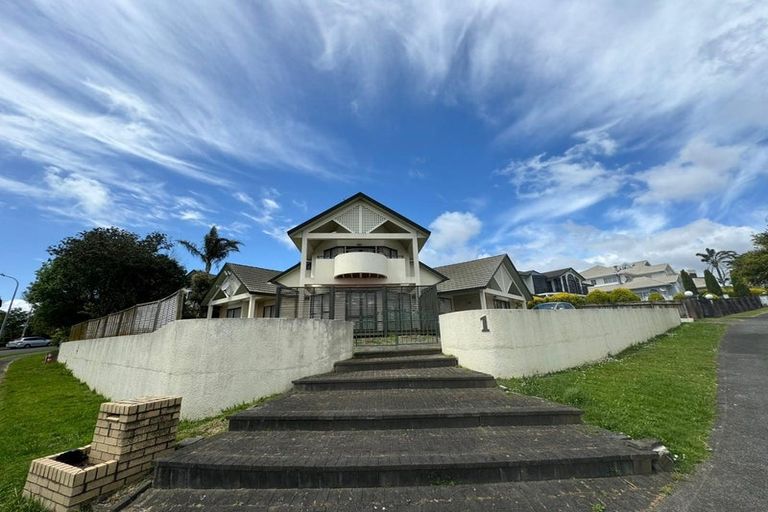 Photo of property in 1 Capistrano Mews, Goodwood Heights, Auckland, 2105