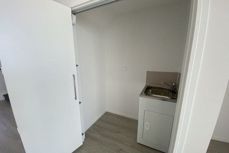 Photo of property in 13b Serjeant Street, Henderson, Auckland, 0612