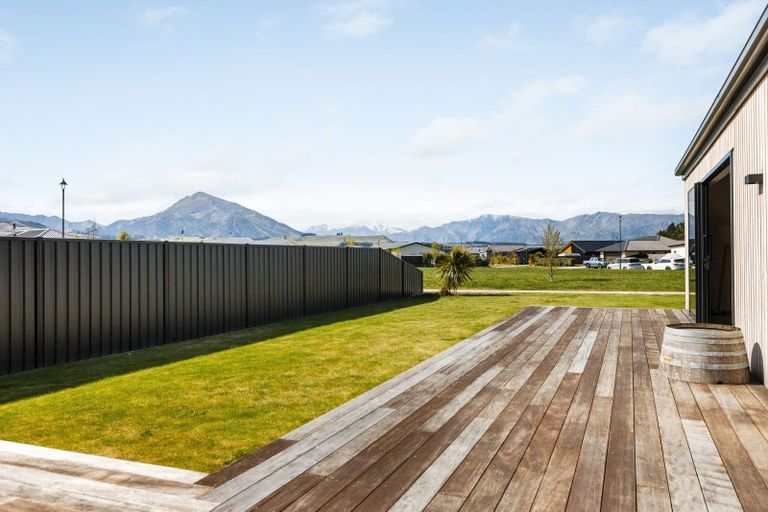 Photo of property in 3 Pepperwood Green, Albert Town, Wanaka, 9305