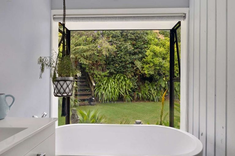 Photo of property in 6 Crownhill Street, Spotswood, New Plymouth, 4310