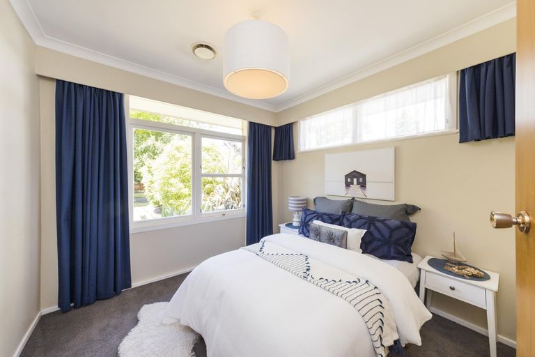 Photo of property in 19 Surrey Crescent, Hokowhitu, Palmerston North, 4410