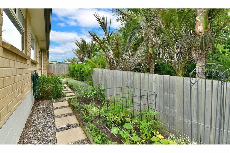 Photo of property in 23 Annalise Place, Orewa, 0931