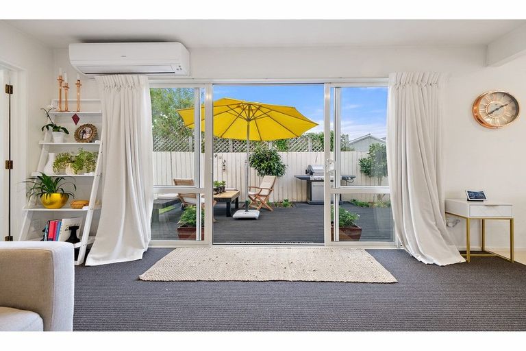 Photo of property in 10 Yeovil Place, St Albans, Christchurch, 8052