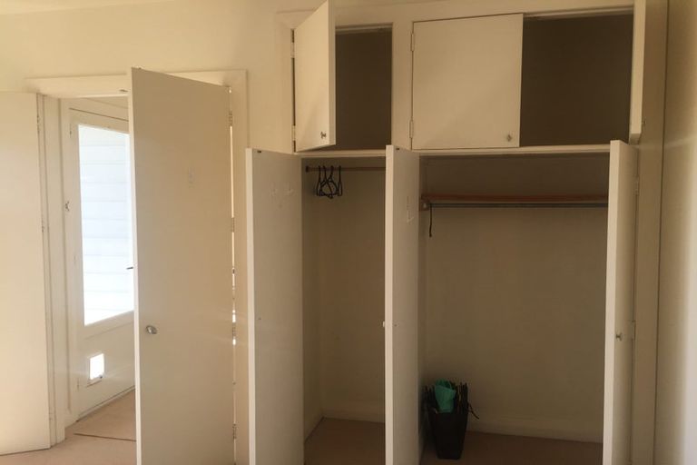 Photo of property in 82 Moana Road, Kelburn, Wellington, 6012