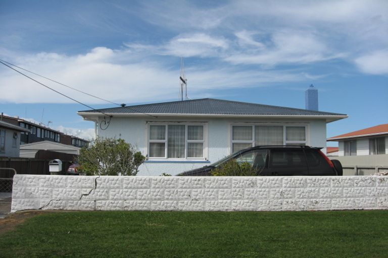 Photo of property in 26 Raupo Street, Castlecliff, Whanganui, 4501