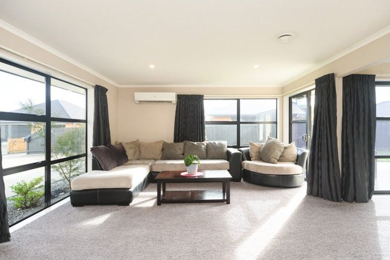 Photo of property in 6 Nevada Way, Kelvin Grove, Palmerston North, 4414