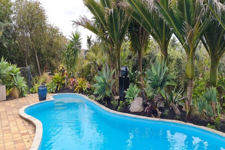 Photo of property in 43 Sharon Road, Waiake, Auckland, 0630